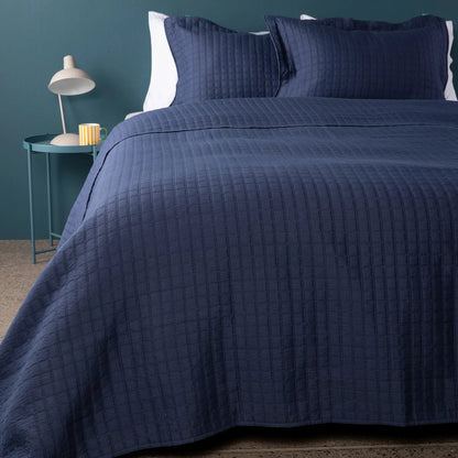 Cubrelecho Benetton con exterior de Polialgodón y relleno de 80 GSM Poliéster.