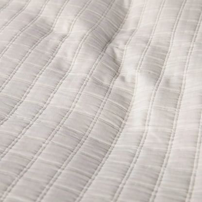 Cubrelecho Benetton con exterior de Polialgodón y relleno de 80 GSM Poliéster.