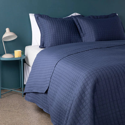 Cubrelecho Benetton con exterior de Polialgodón y relleno de 80 GSM Poliéster.