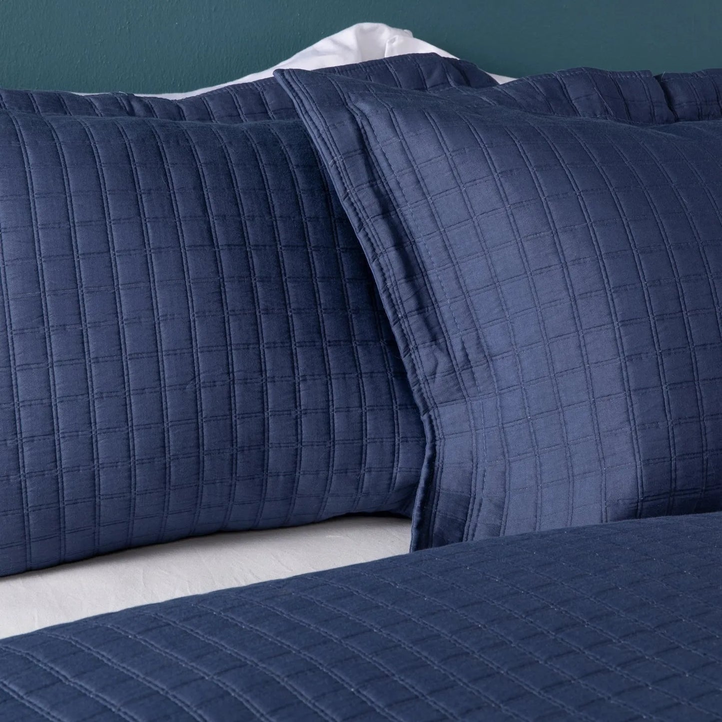 Cubrelecho Benetton con exterior de Polialgodón y relleno de 80 GSM Poliéster.