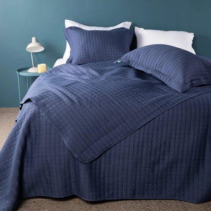 Cubrelecho Benetton con exterior de Polialgodón y relleno de 80 GSM Poliéster.